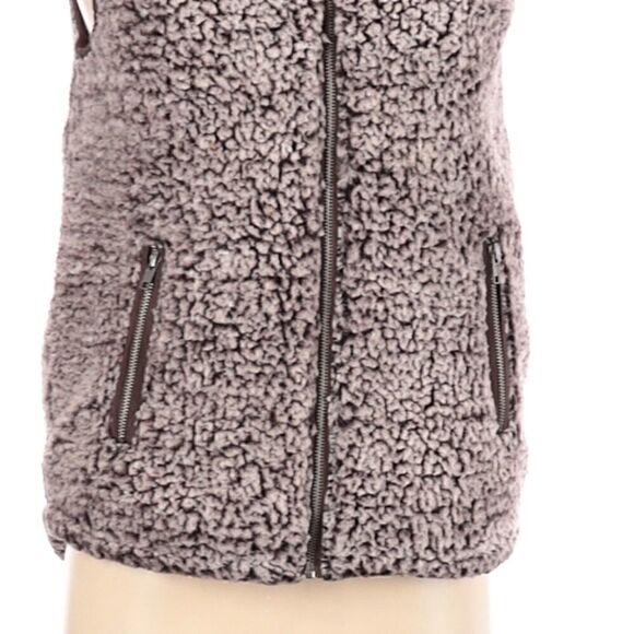 Thread & Supply Faux Sherpa Vest - Picture 6 of 11